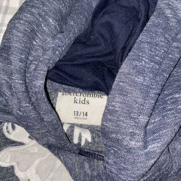 A beautiful boys hoddie - Picture 3 of 6